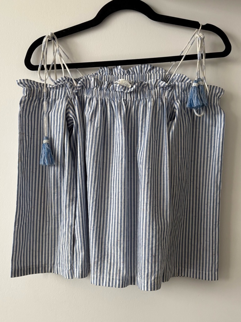 Club Monaco Blue & White Striped Off-The-Shoulder Blouse - XS - Summer / Spring